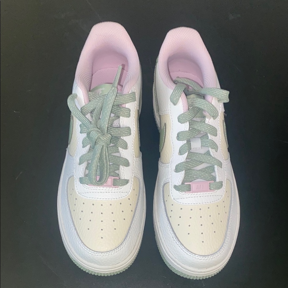 NIB Nike Air Force 1 White, Light Green and Yellow Youth Size 5 - Picture 2 of 12